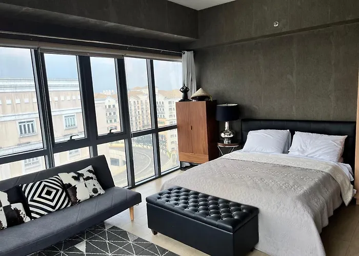 Modern At Naia Terminal 3 Apartment *