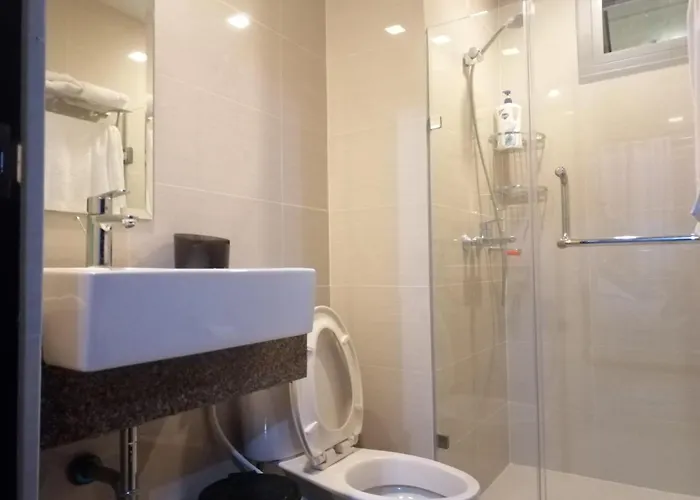 Modern At Naia Terminal 3 Apartment *